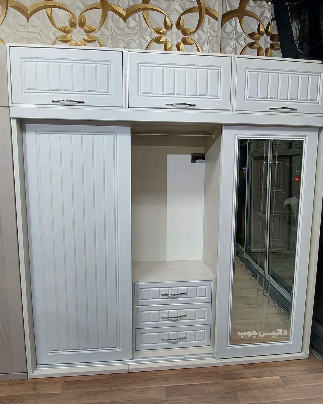 کمد ریلی آینه دار سه درب سفید طرح دار مدل C54